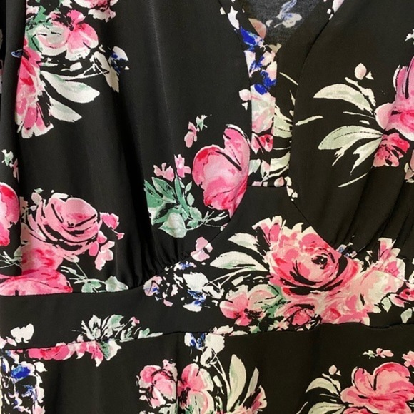 Torrid Womens Black Floral Flutter Sleeve V‎ Neck Peplum Top Size 0 (XL) - Picture 3 of 6